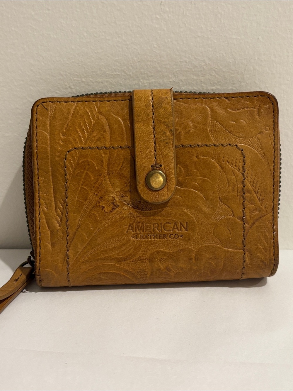 American Leather Co. vintage Tooled Leather Zip Wallet multi pockets & slots tan